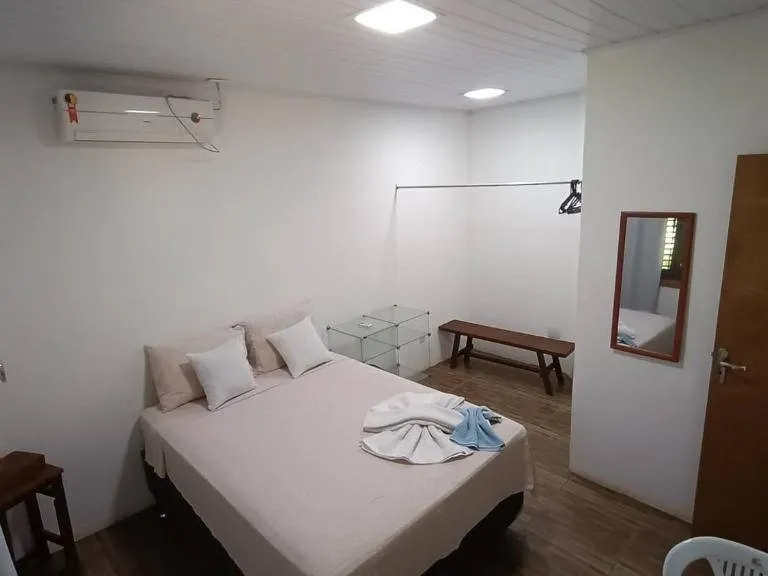Quarto com cama de casal
