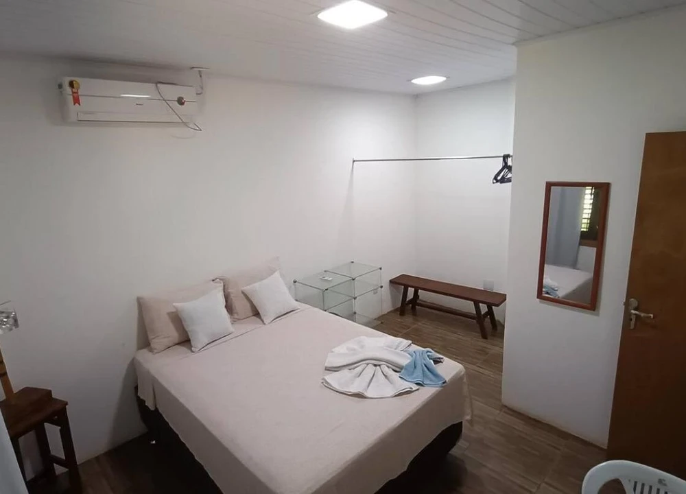 Quarto com cama de casal