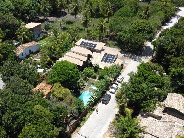 Vista aérea da residência e da vegetação ao redor