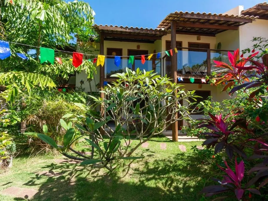 Jardim e acomodações da residência